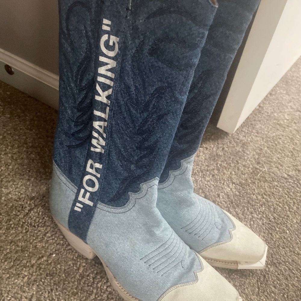 Off-white cow boots